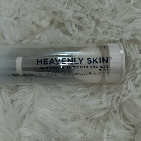 It Cosmetics CC Skim Perfecting Brush #704 NEW - Picture 4 of 4